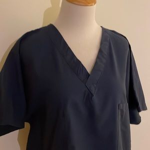 Women’s Landau navy scrub set.